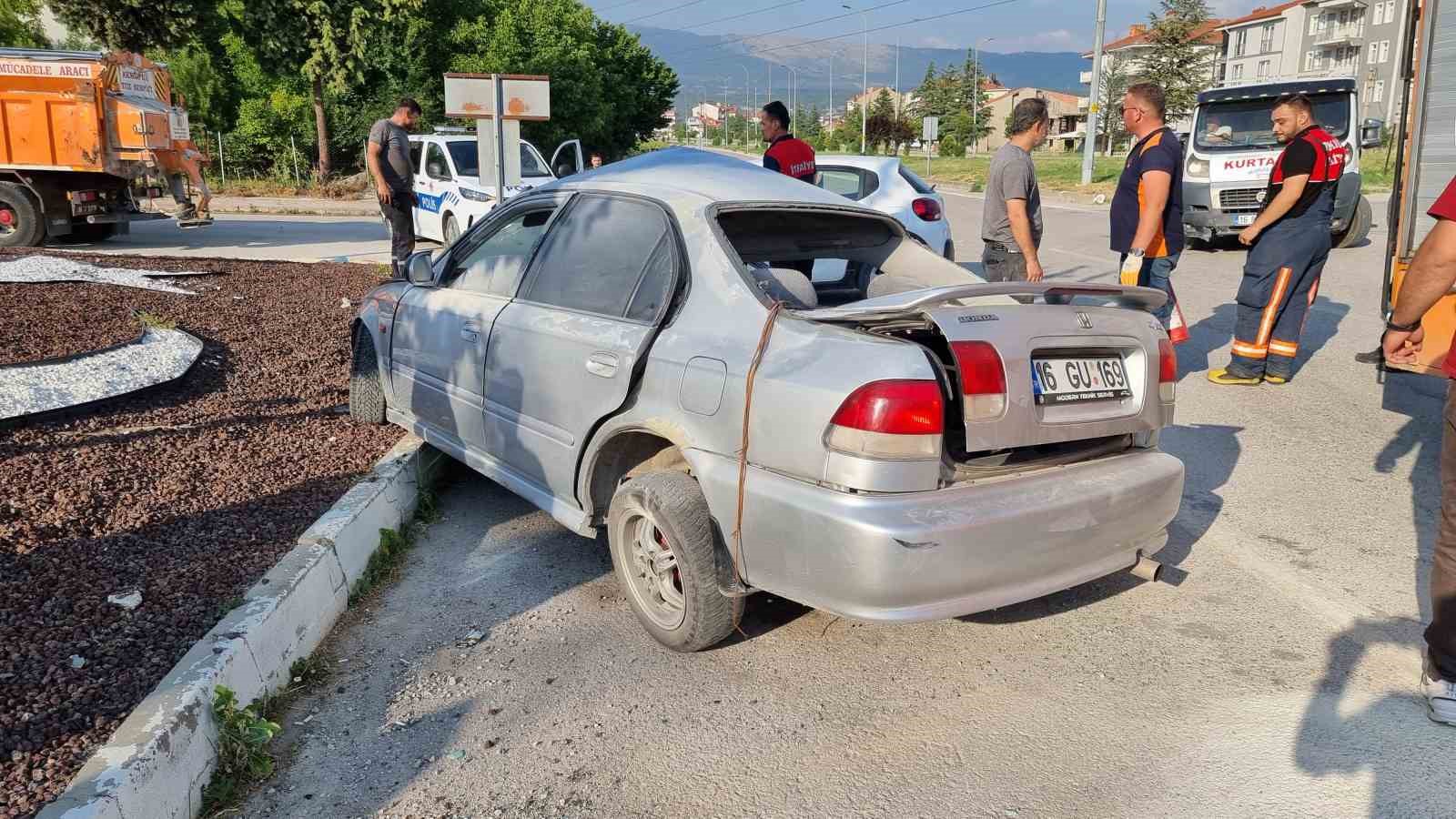 Domaniç’te otomobiller çarpıştı: 2 yaralı