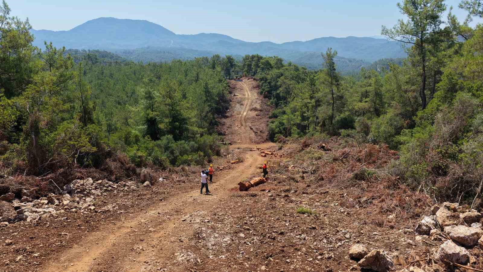 Muğla ve Aydın’da Orman yangın şerit yolu uzunluğu 2 bin kilometreye çıkıyor