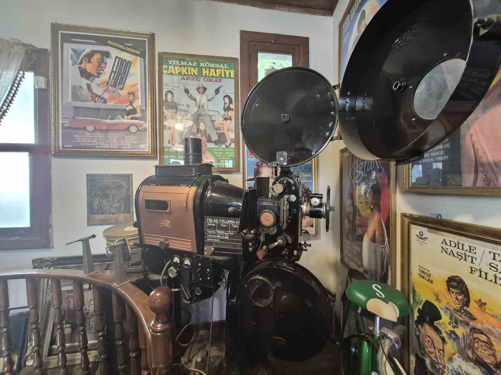 Halen çalışır vaziyetteki 98 yıllık tarihi sinema makinesi Eskişehir’de sergileniyor