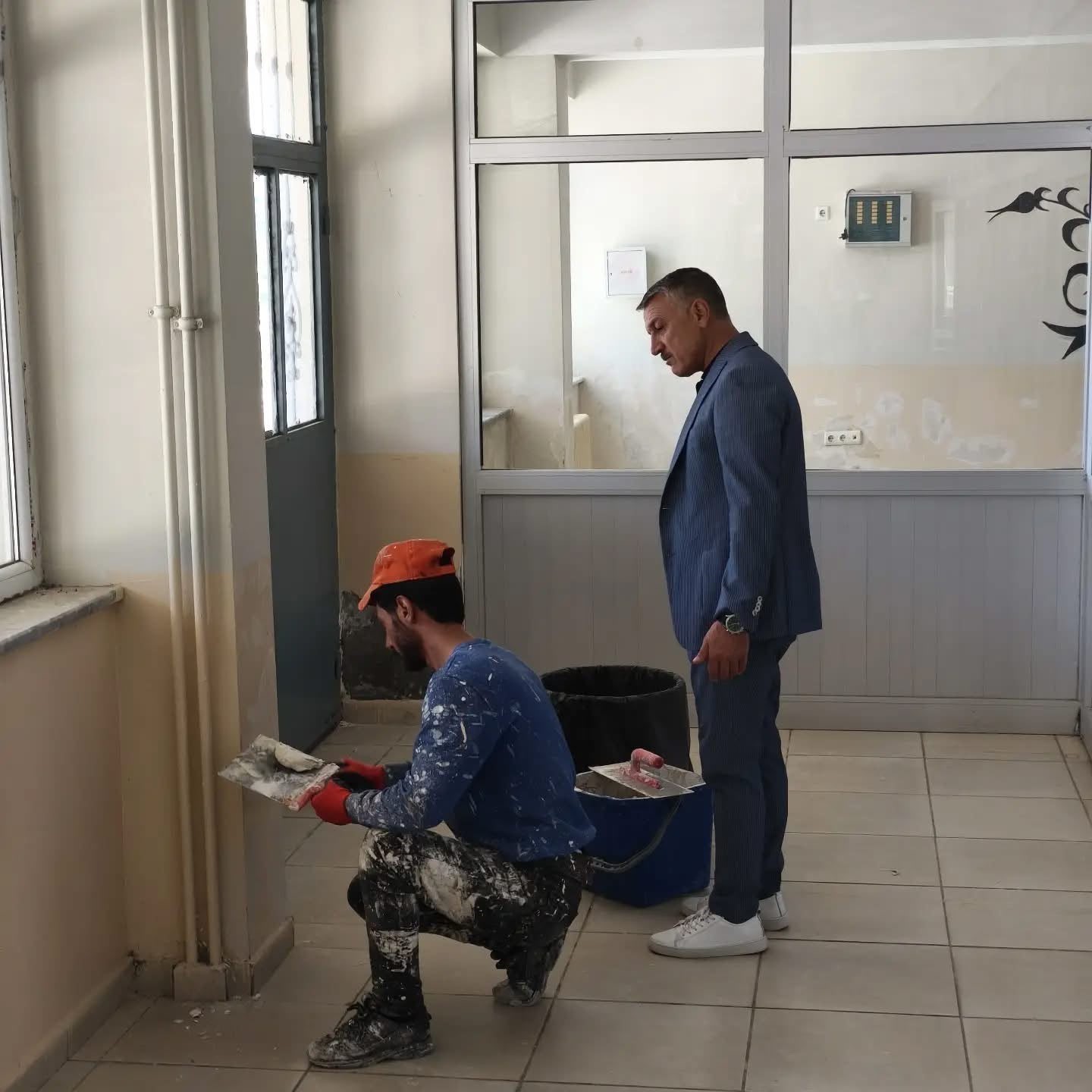 Patnos’ta tatille birlikte okullarda tadilat çalışması başladı