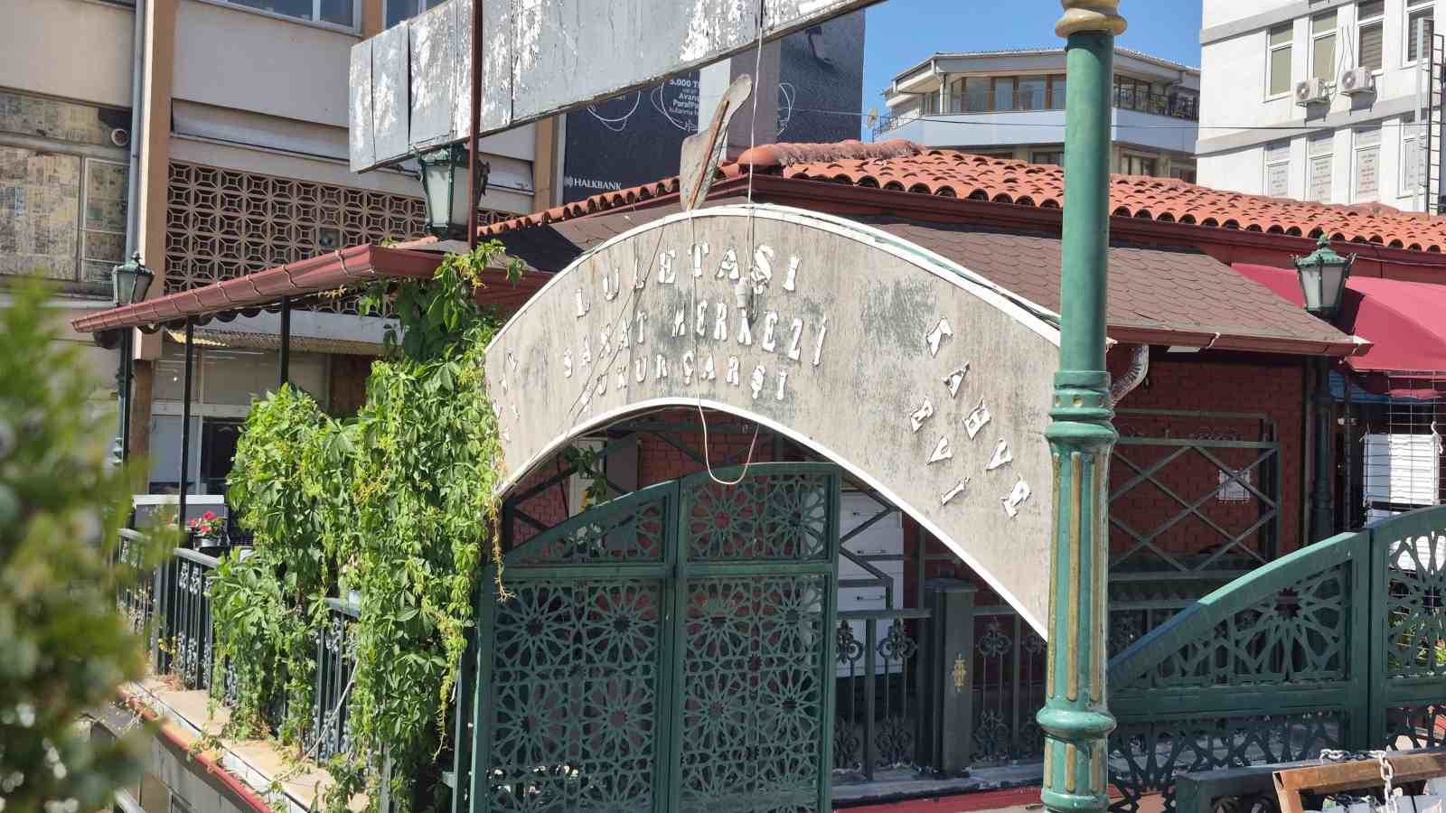 Eskişehir’in en eski çarşısı Çukur Çarşı zamana direniyor