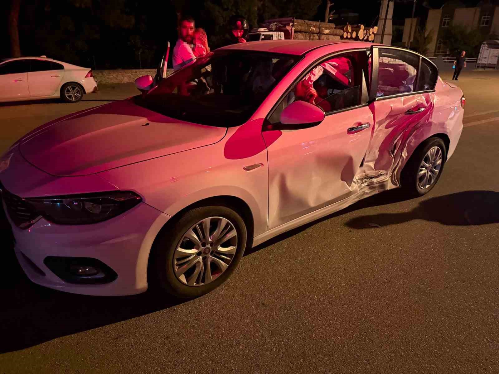 Burdur’da otomobiller çarpıştı: 6 yaralı