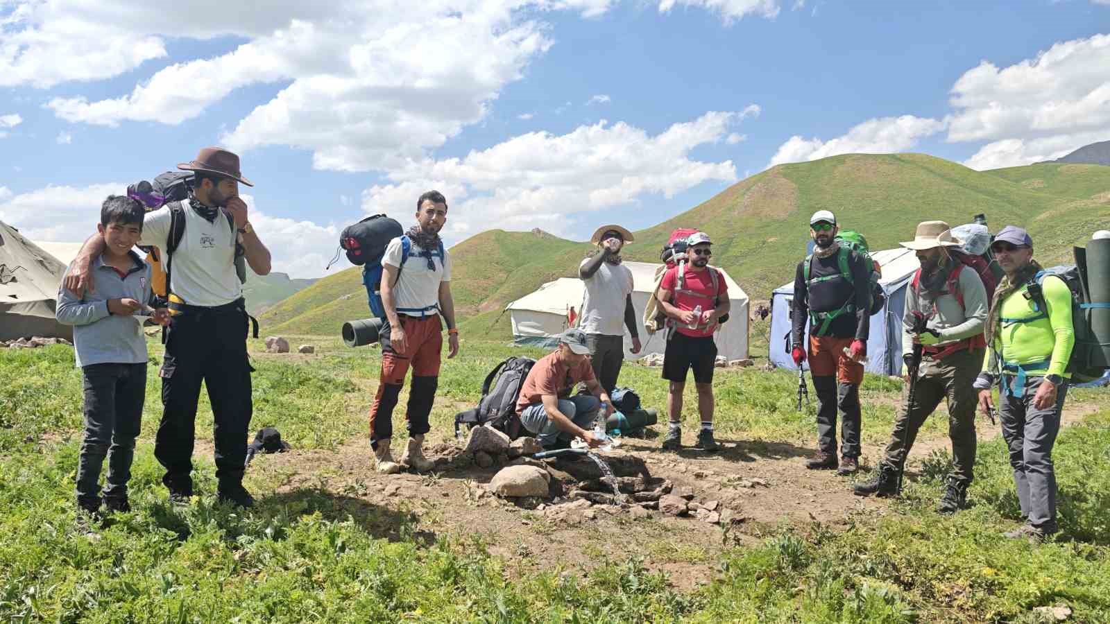 Van’da 25 kilometrelik doğa yürüyüşü Çalyan Gölü’nde sona erdi