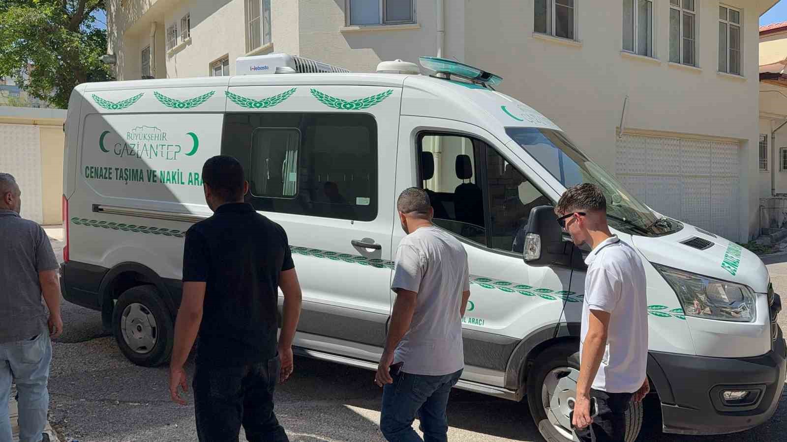 Otomobilin çarptığı 14 yaşındaki çocuk hayatını kaybetti