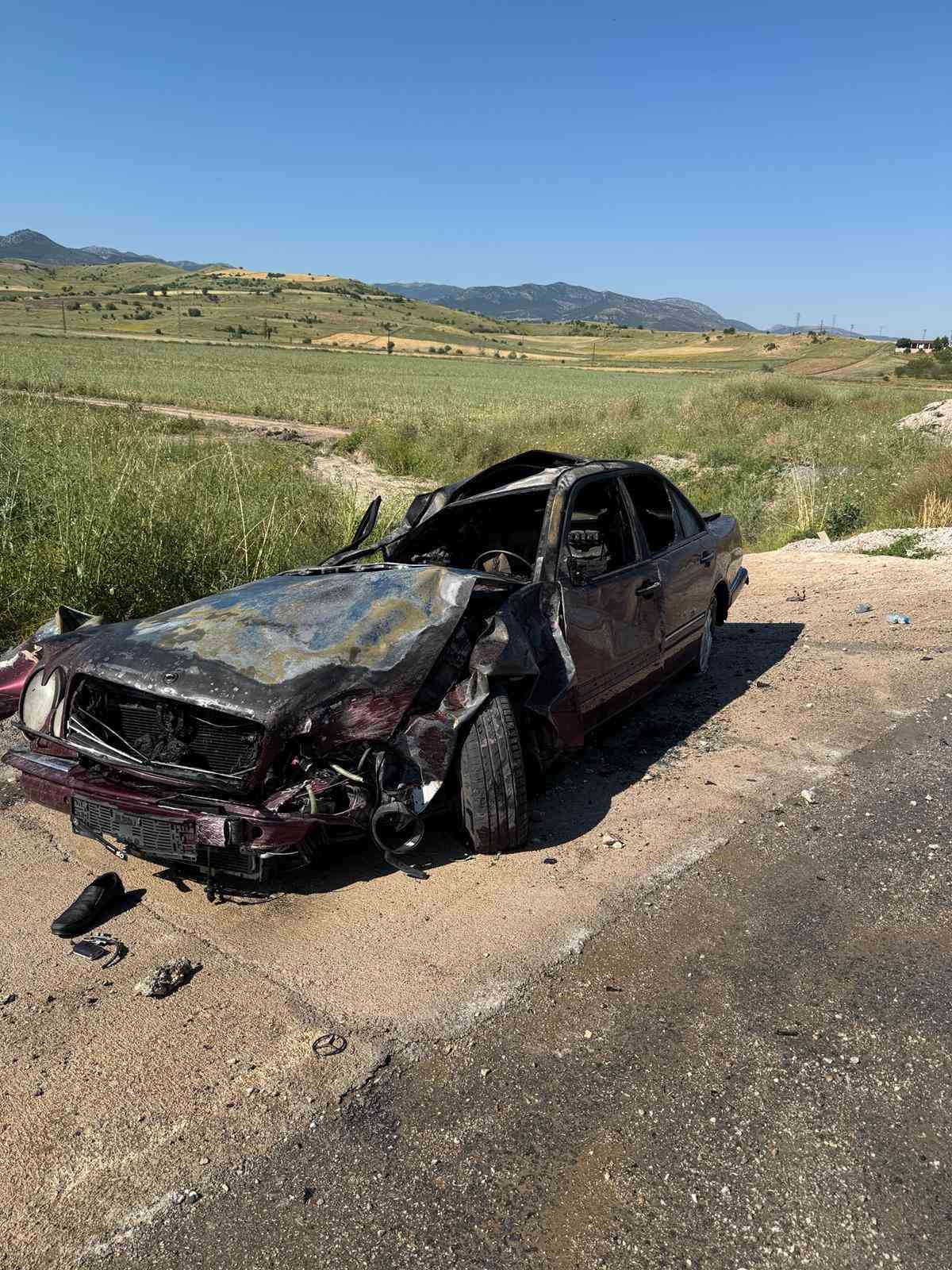 Yozgat’ta devrilen otomobil yandı: 1 ölü, 3 yaralı
