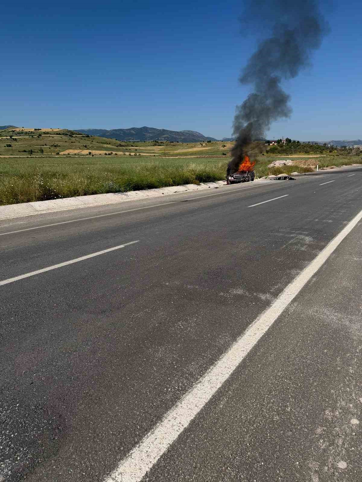 Yozgat’ta devrilen otomobil yandı: 1 ölü, 3 yaralı