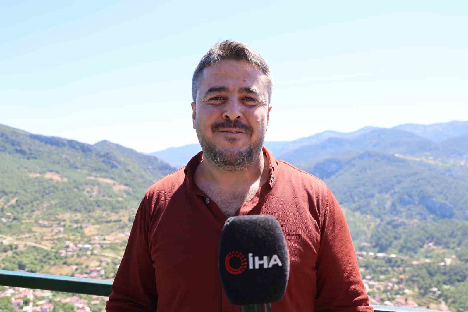 Sıcaktan bunalan Adanalılar, 800 rakımdaki cam seyir terasına akın etti