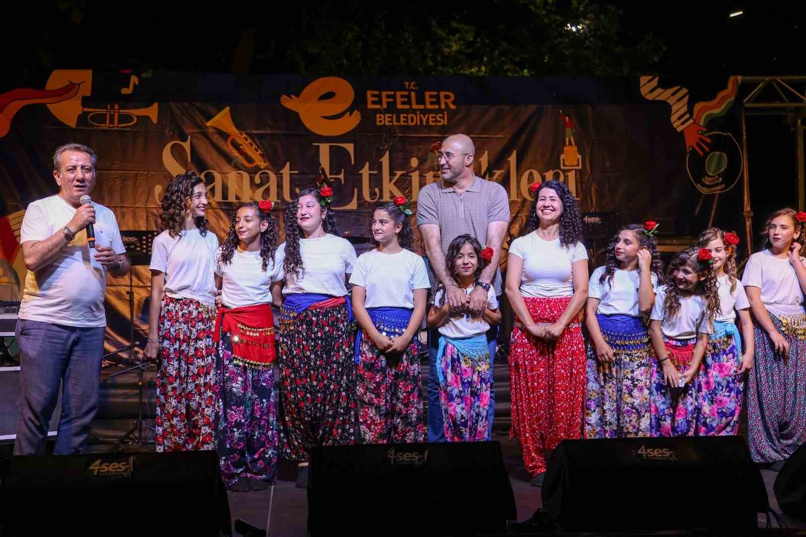 Efeler’de vatandaşlar sanatla buluştu
