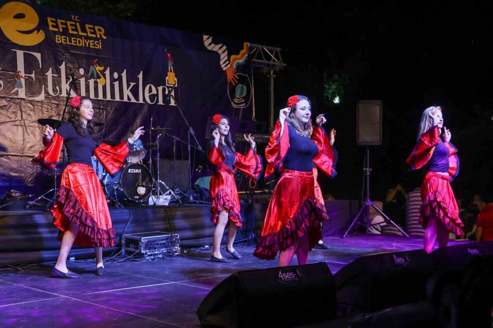 Efeler’de vatandaşlar sanatla buluştu