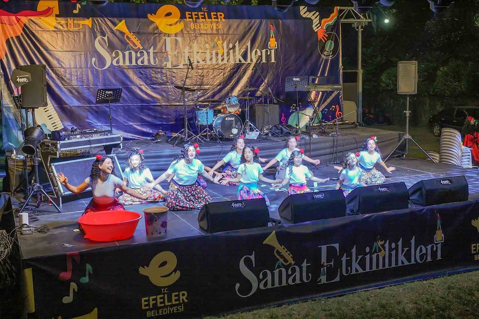 Efeler’de vatandaşlar sanatla buluştu