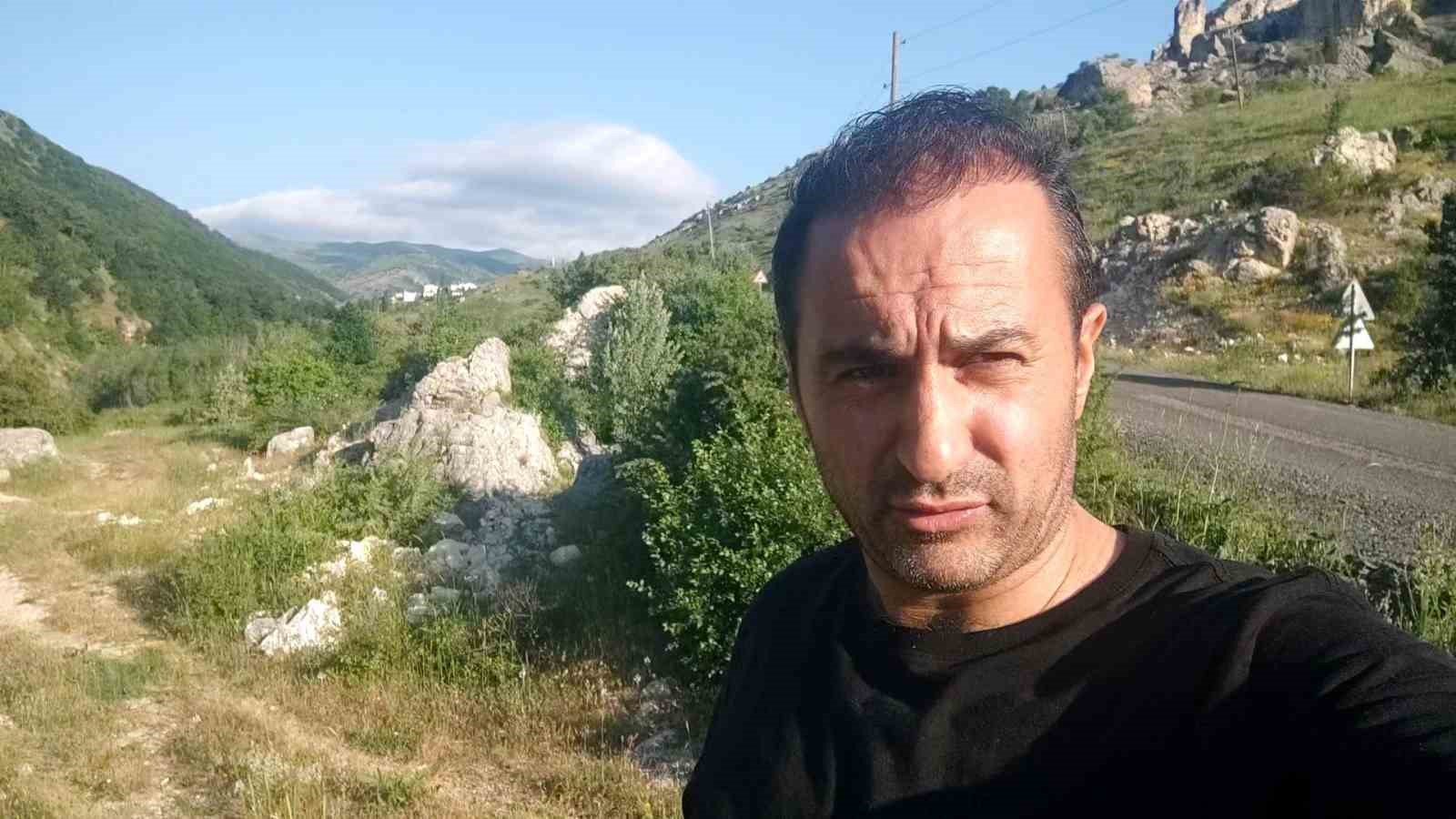 Anne ayı ve 3 yavrusu arazide görüntülendi