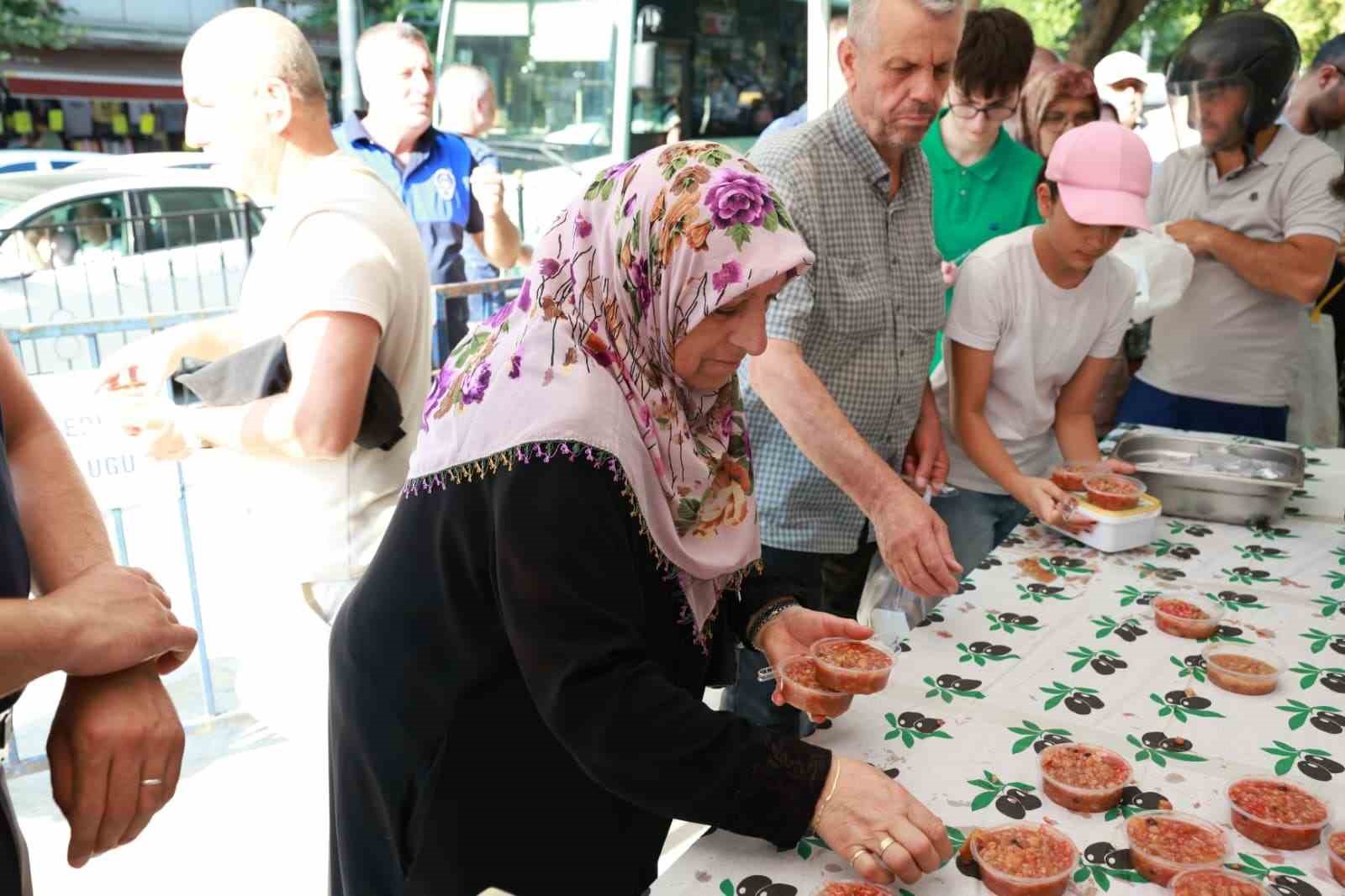 Başkan Hakan Şimşek hemşerileriyle aşure bereketini paylaştı