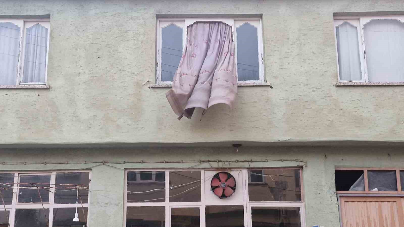 Kırkağaç’ta fırtına hayatı olumsuz etkiledi