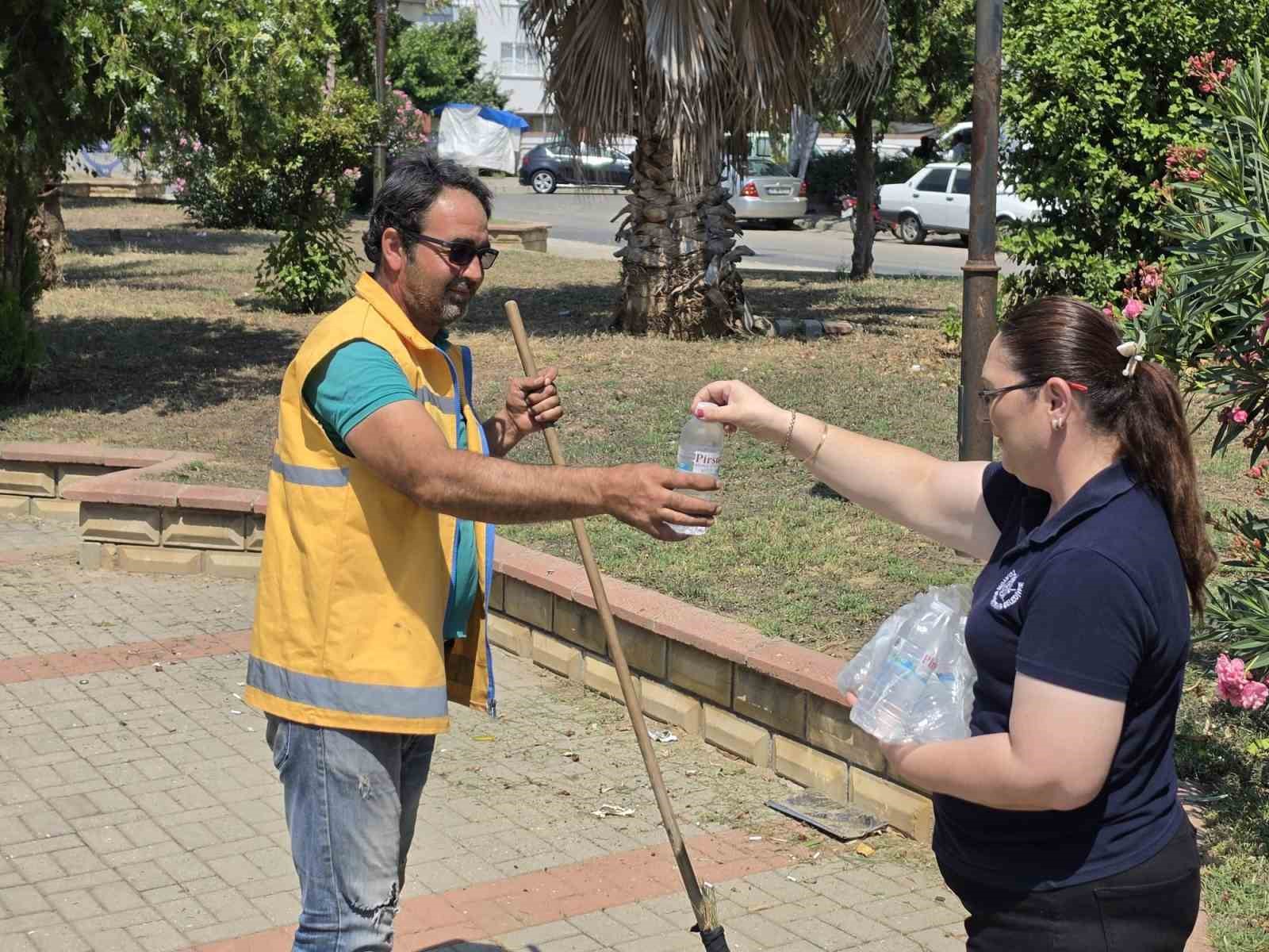 Aydın Büyükşehir ve ASKİ personellerine sıcak havada su desteği