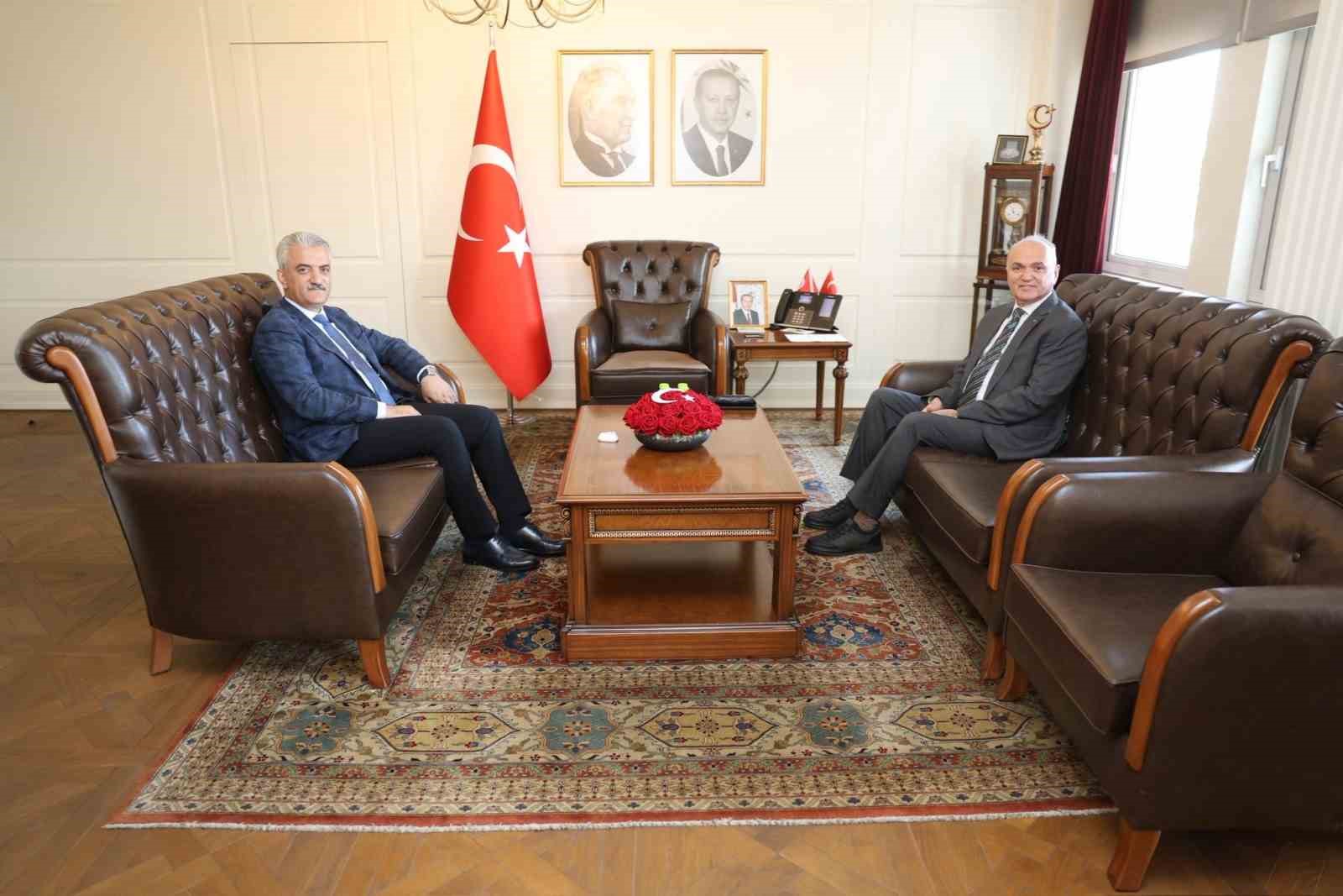 Yeni yönetim çalışmalara başladı
