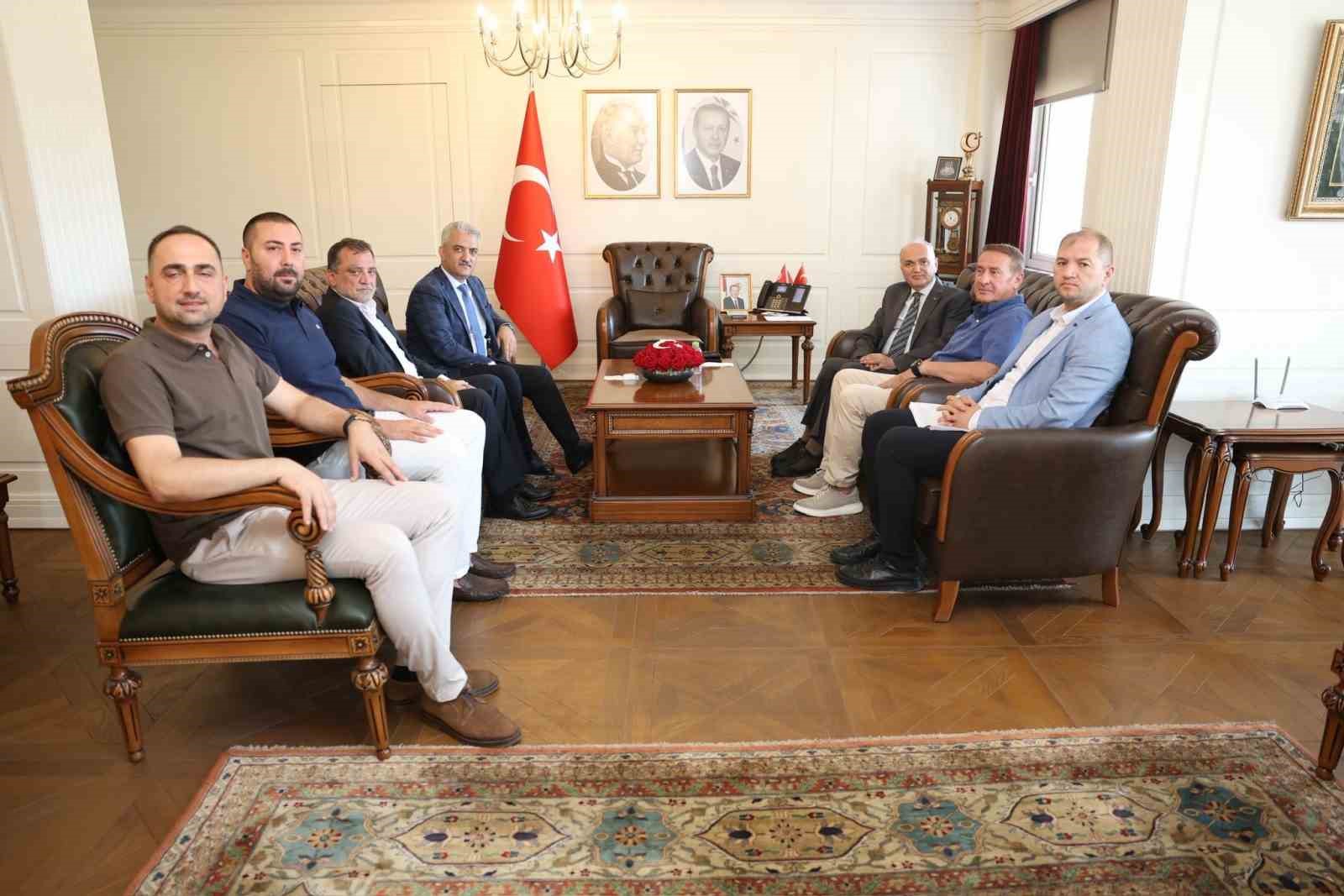 Yeni yönetim çalışmalara başladı
