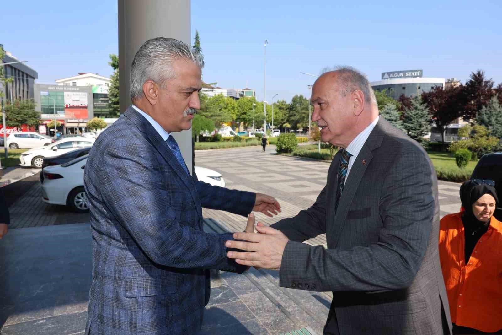 Yeni yönetim çalışmalara başladı