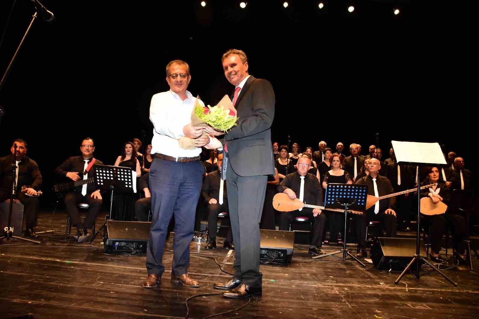 Türk Halk Müziği Korosu’nun sezon sonu konseri yoğun ilgi gördü