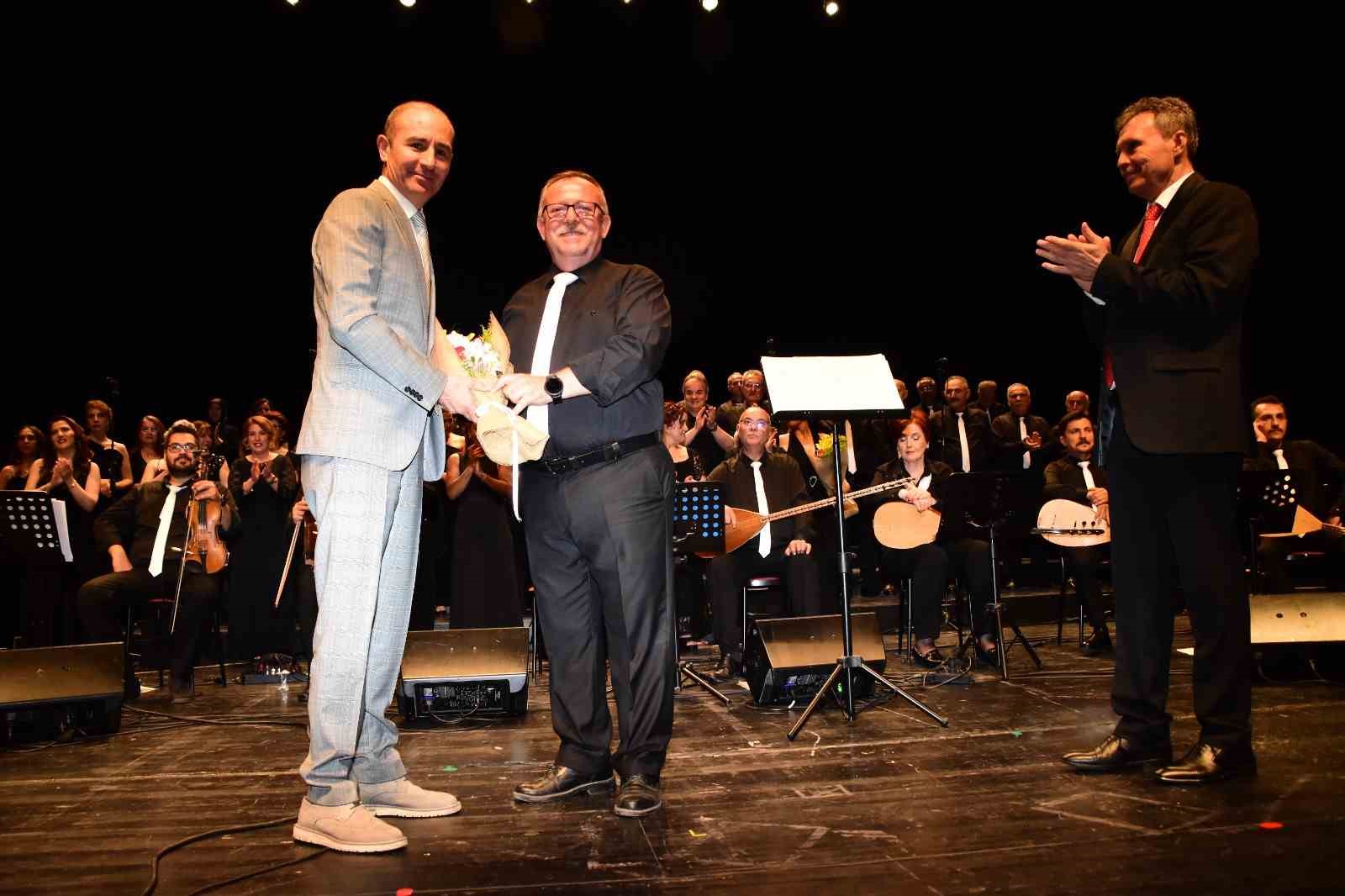 Türk Halk Müziği Korosu’nun sezon sonu konseri yoğun ilgi gördü