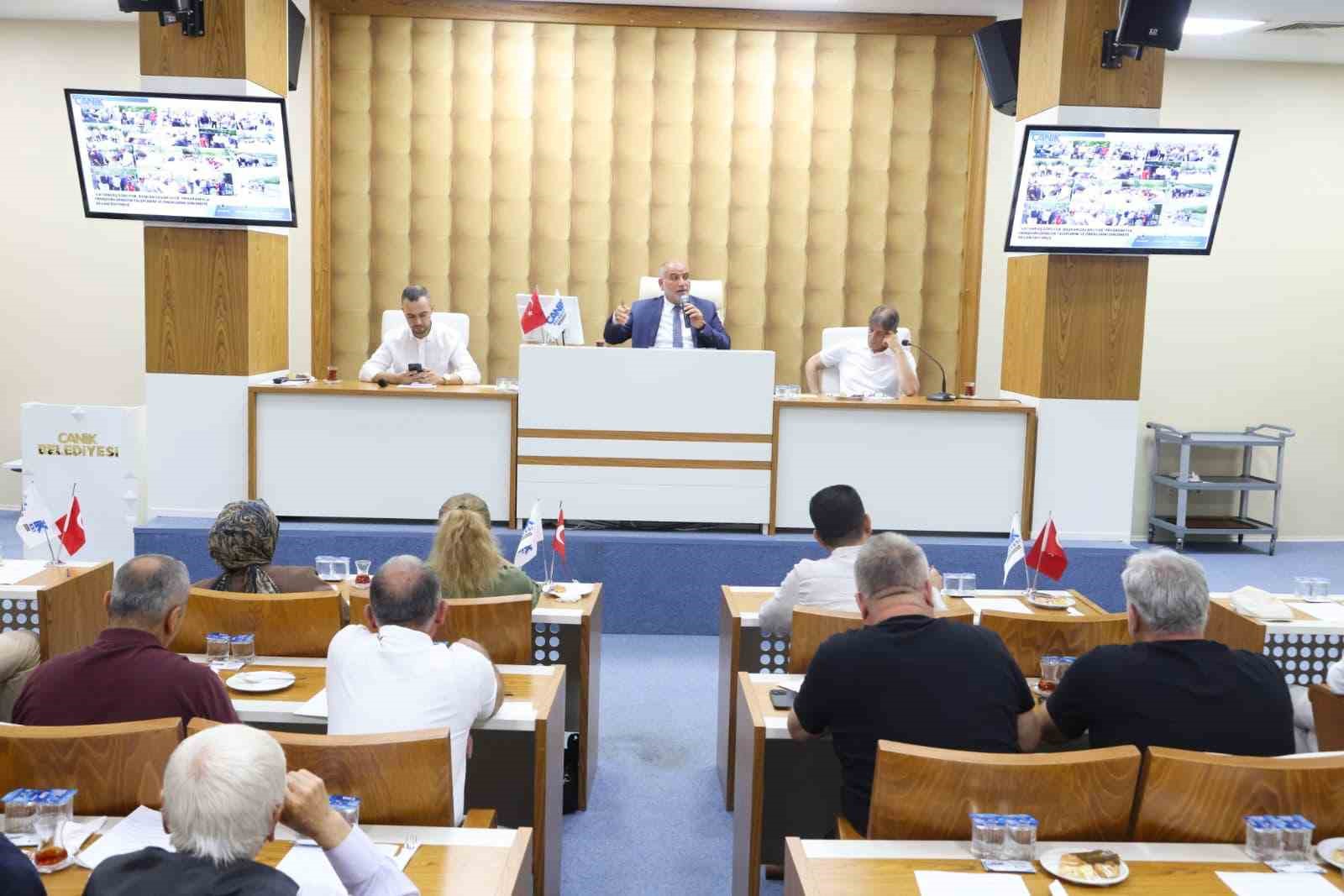 Başkan Sandıkçı: "Eser ve hizmet seferberliğimizi kararlılıkla sürdürüyoruz"
