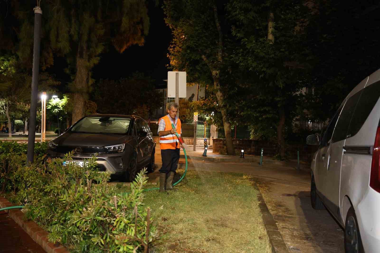 Şehzadeler’de gece sulama dönemi
