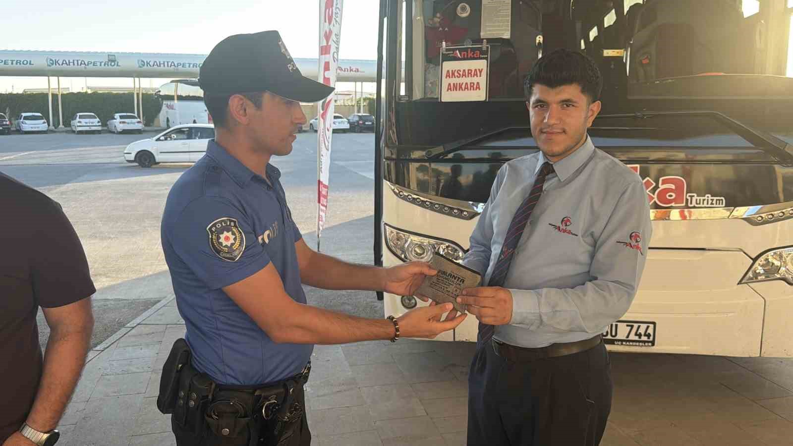 4 buçuk milyon TL değerindeki altın ve çeki sahibine ulaştırdı
