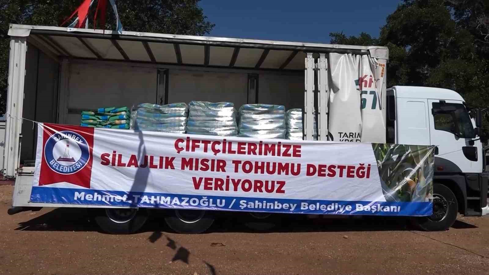 Şahinbey Belediyesinden çiftçilere sertifikalı silajlık mısır tohum