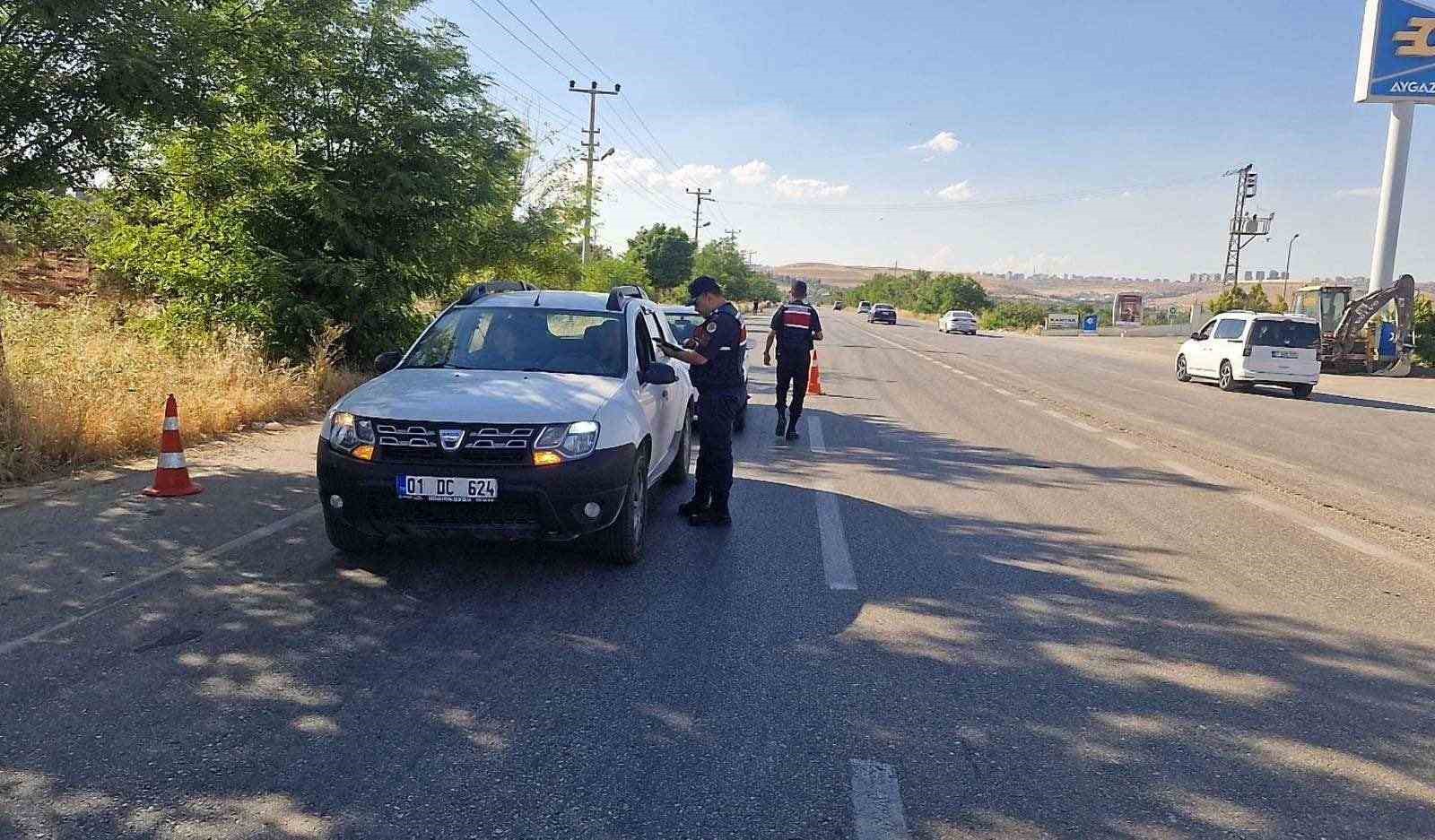 Jandarmanın huzur-güven uygulamasında 43 aranan şahıs yakalandı
