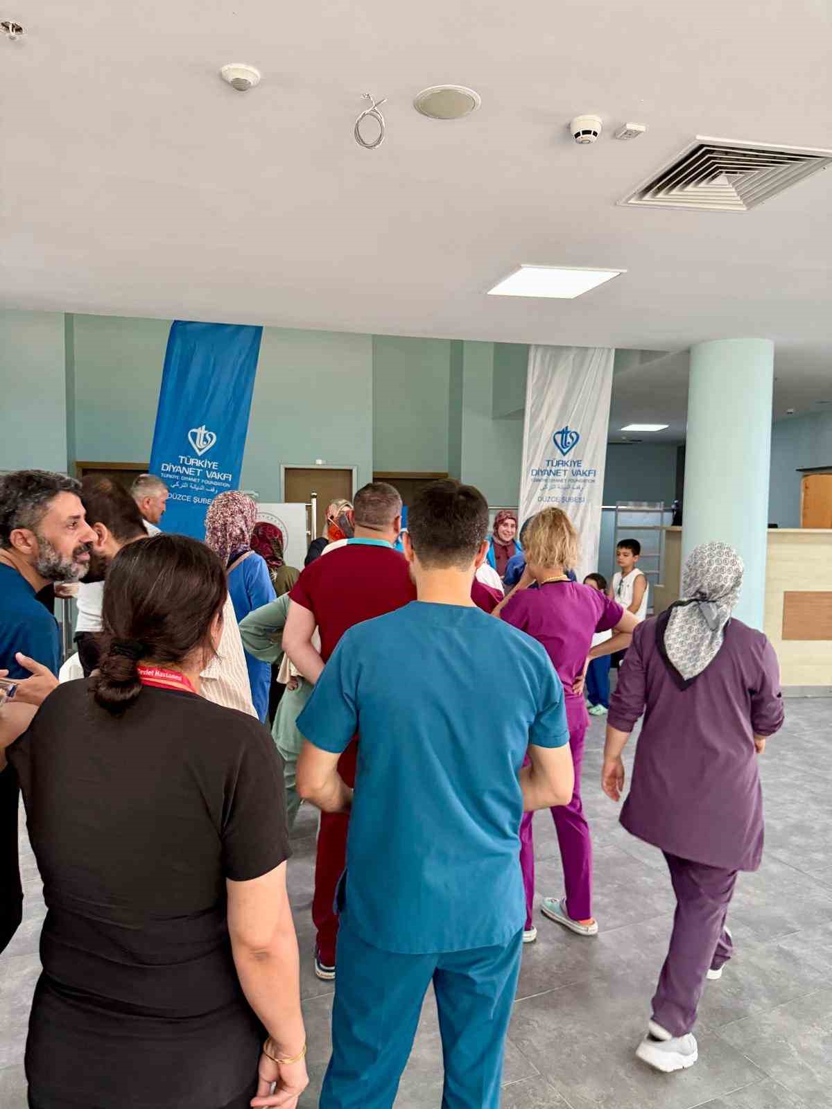 Hastane personeline aşure ikramı
