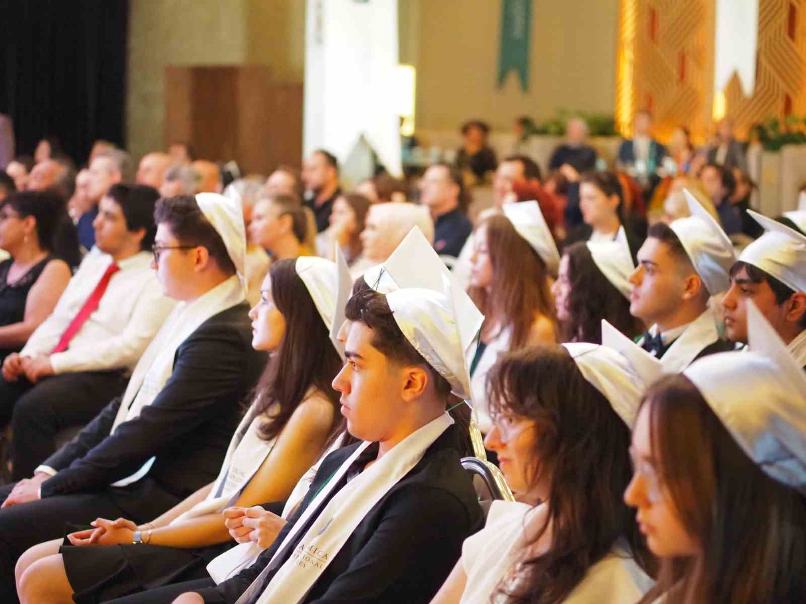 Academica Çift Diploma Programı’nda mezuniyet heyecanı