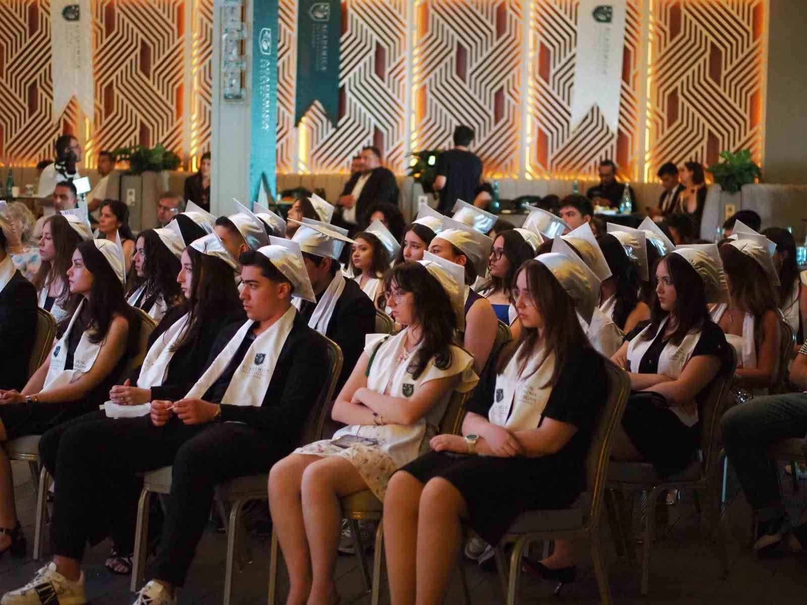 Academica Çift Diploma Programı’nda mezuniyet heyecanı