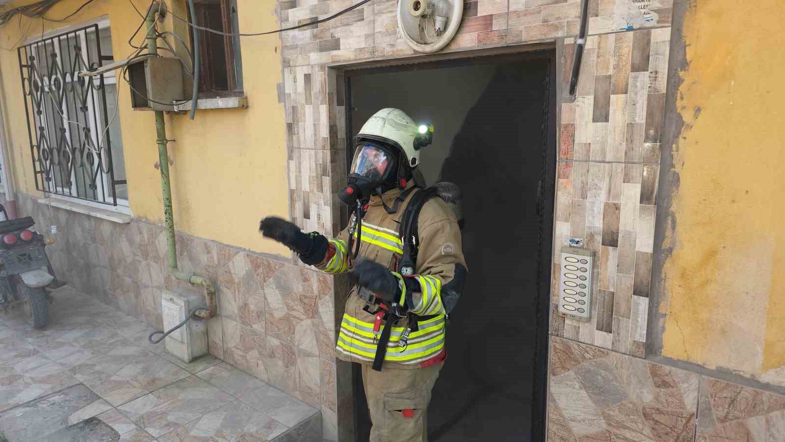 Yaramaz çocukların evcilik oyunu yürekleri ağza getirdi: Az kalsın ev yanıyordu