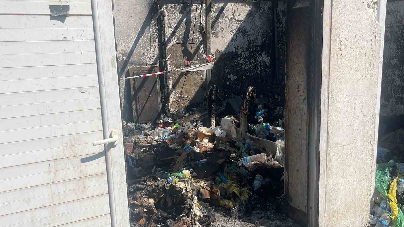 Alanya’da 5 yıldızlı otelin geri dönüşüm deposundaki yangın korkuttu
