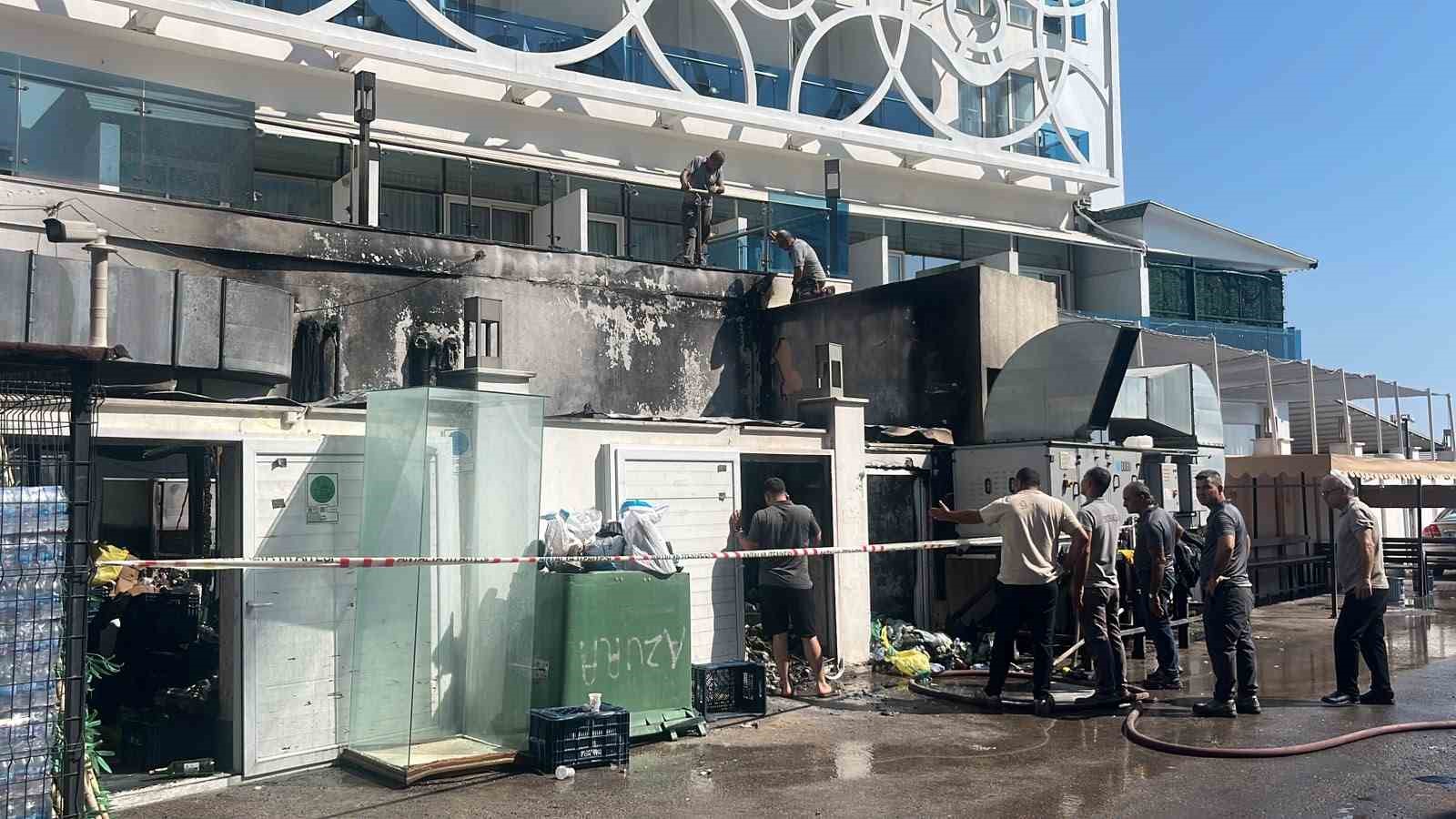 Alanya’da 5 yıldızlı otelin geri dönüşüm deposundaki yangın korkuttu