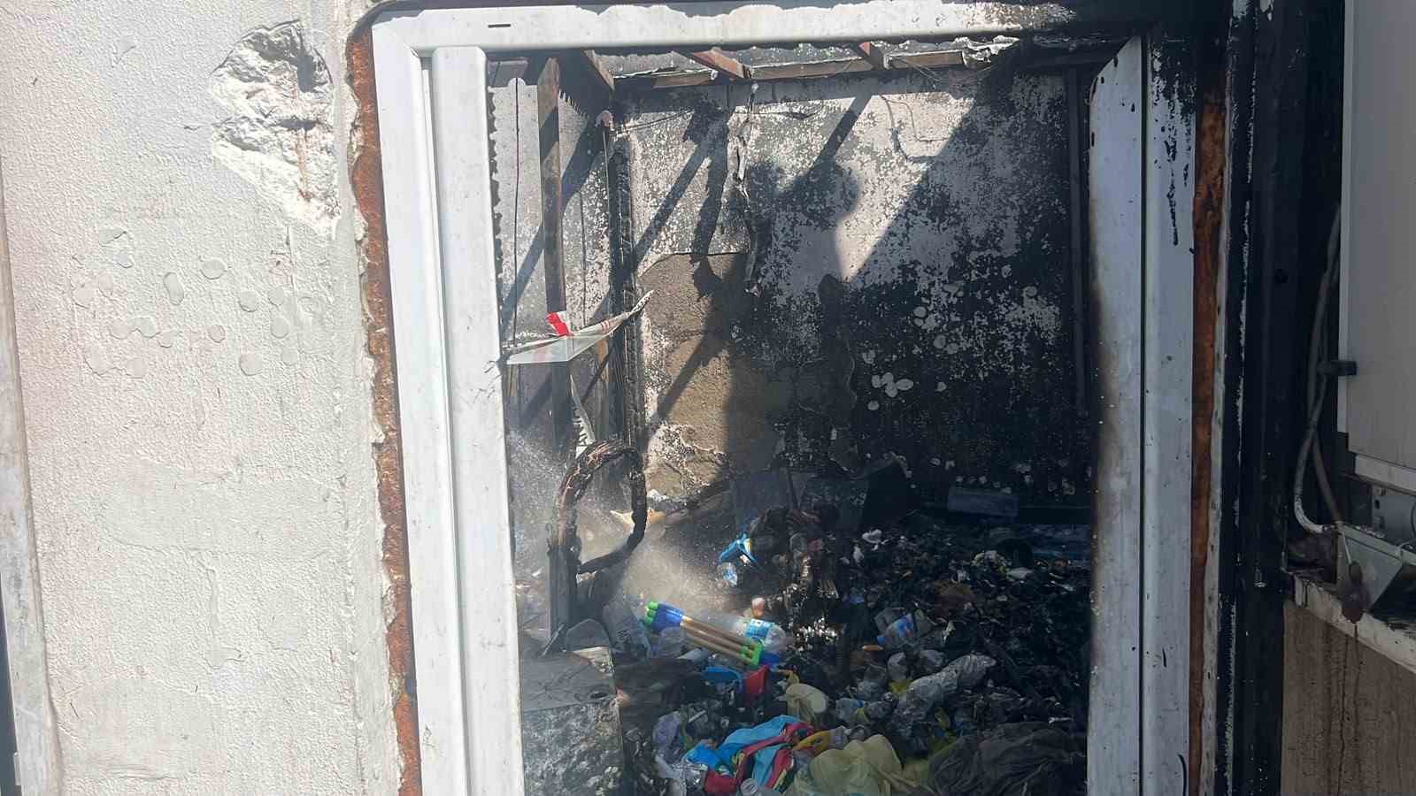 Alanya’da 5 yıldızlı otelin geri dönüşüm deposundaki yangın korkuttu