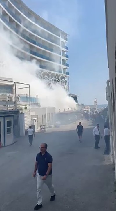 Alanya’da 5 yıldızlı otelin geri dönüşüm deposundaki yangın korkuttu