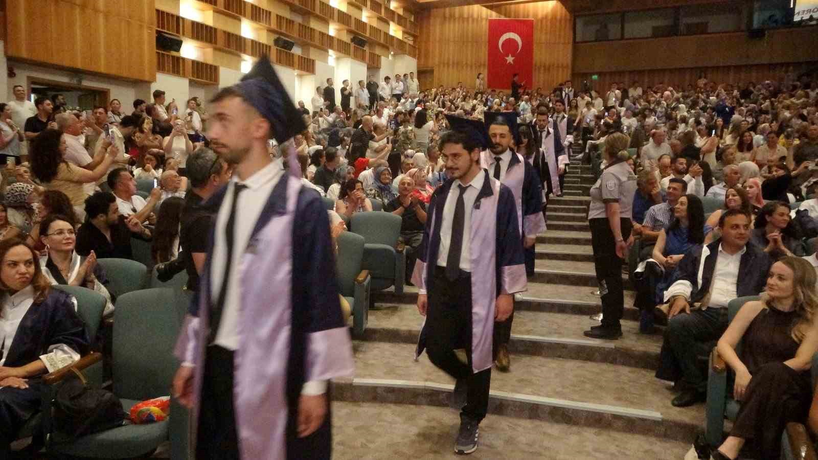 MSKÜ Tıp Fakültesi’nde 187 genç hekim şifa dağıtmak için yola çıktı