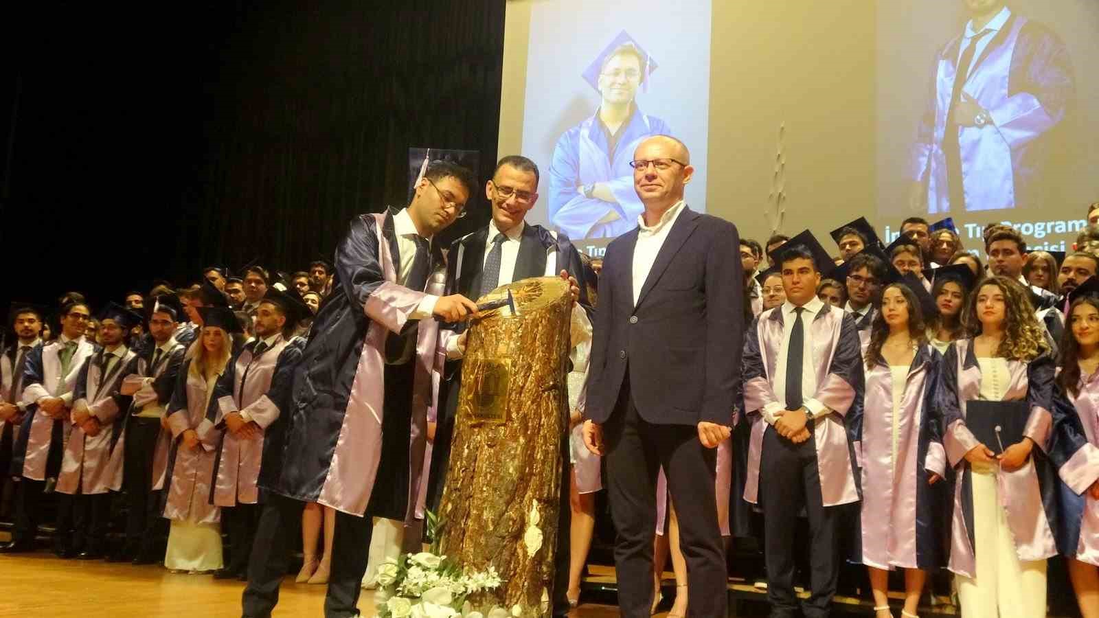 MSKÜ Tıp Fakültesi’nde 187 genç hekim şifa dağıtmak için yola çıktı
