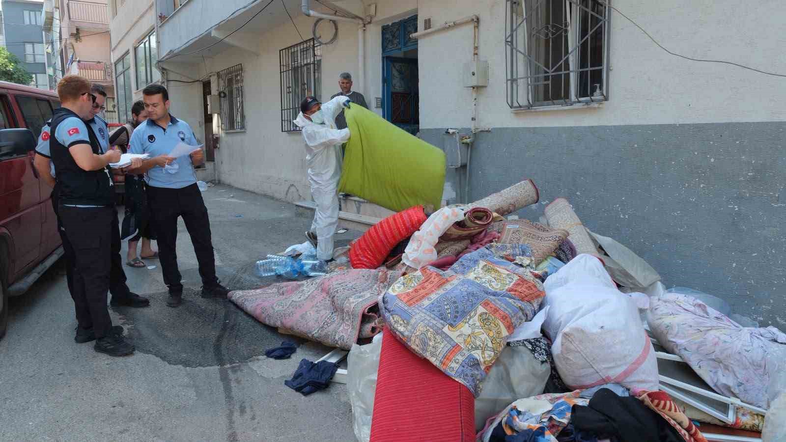 Yıldırım’da çöp ev temizlendi, 5 ton çöp çıktı