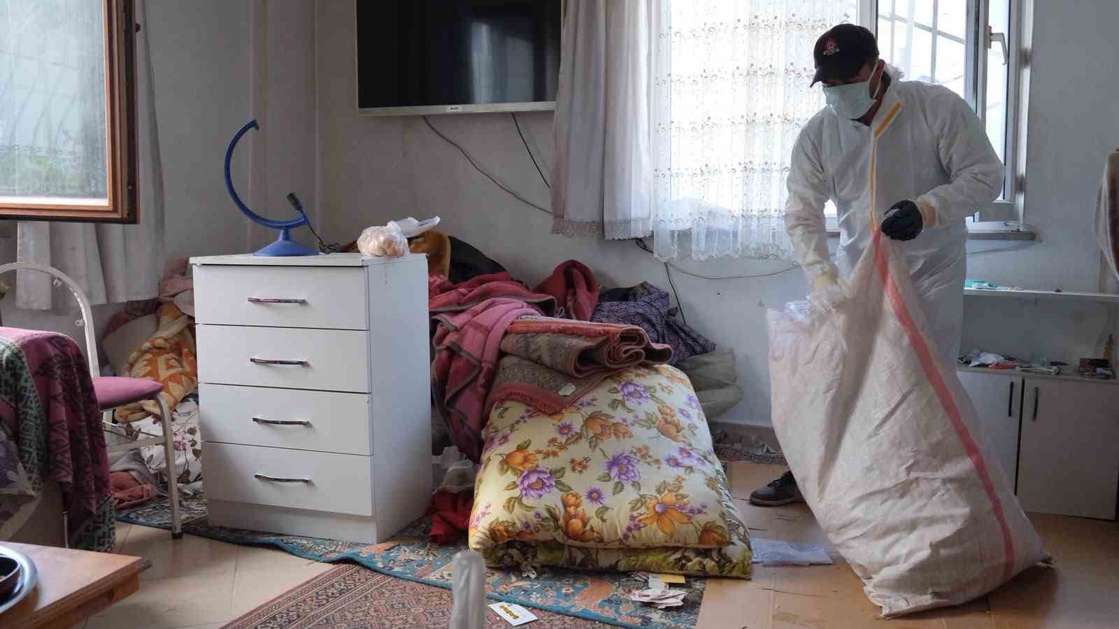 Yıldırım’da çöp ev temizlendi, 5 ton çöp çıktı