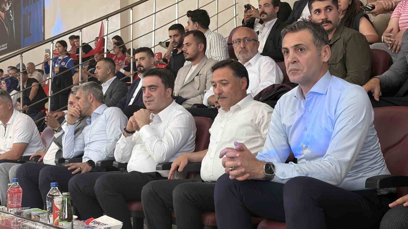 Minikler ve Yıldızlar Mas Güreşi Türkiye Şampiyonası Kayseri’de başladı