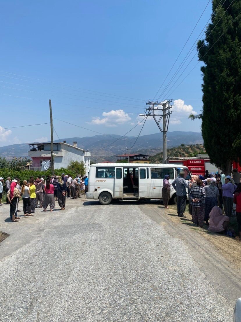 Bozdoğan’da işçi servisi ile otomobil çarpıştı:3 yaralı