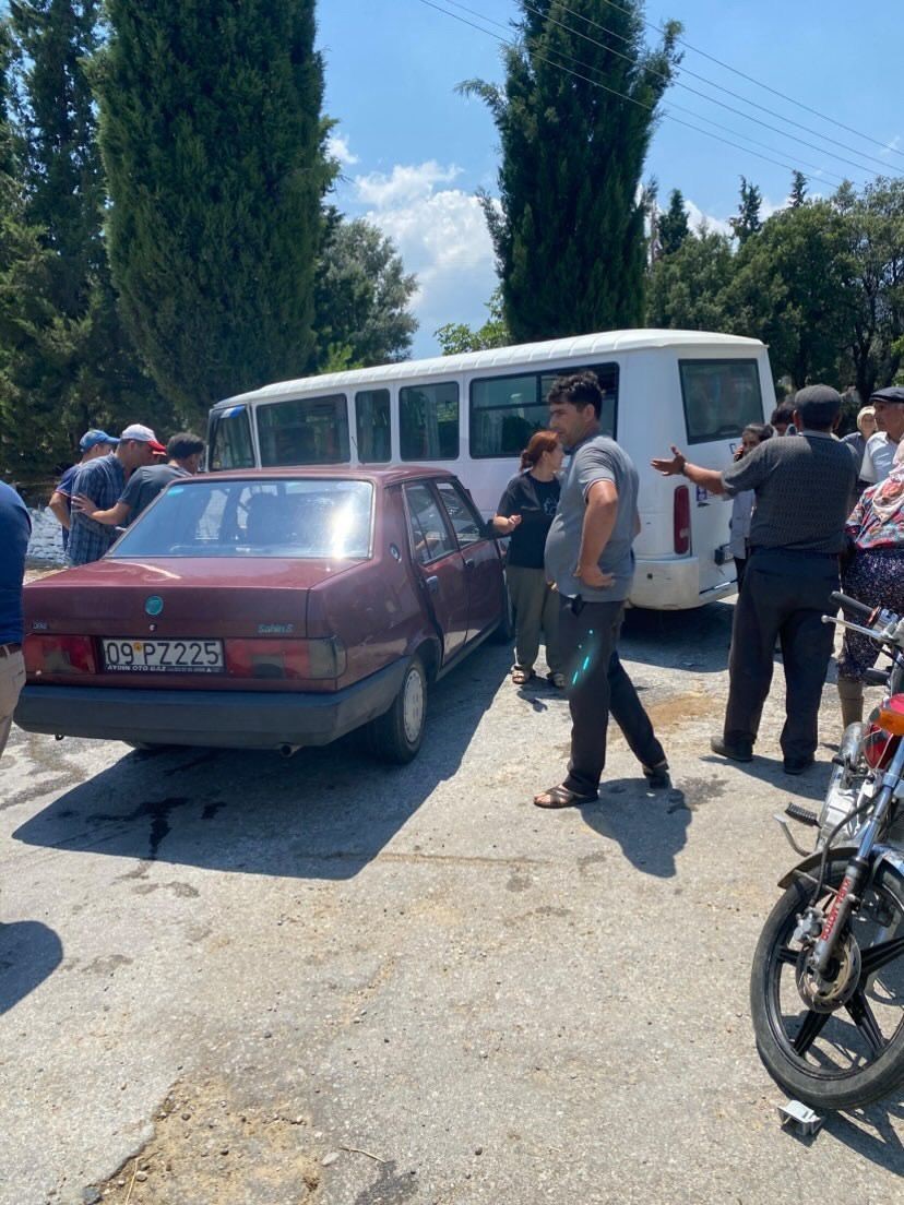 Bozdoğan’da işçi servisi ile otomobil çarpıştı:3 yaralı