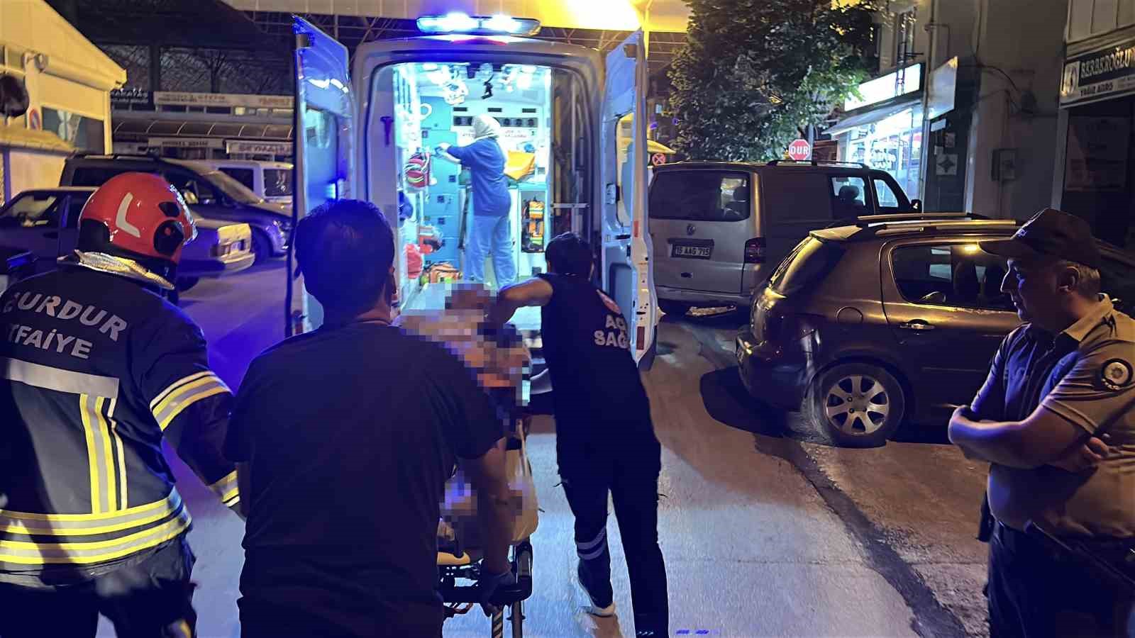 Burdur’da aracın içinde hareketsiz bulunan genç hastanede hayatını kaybetti