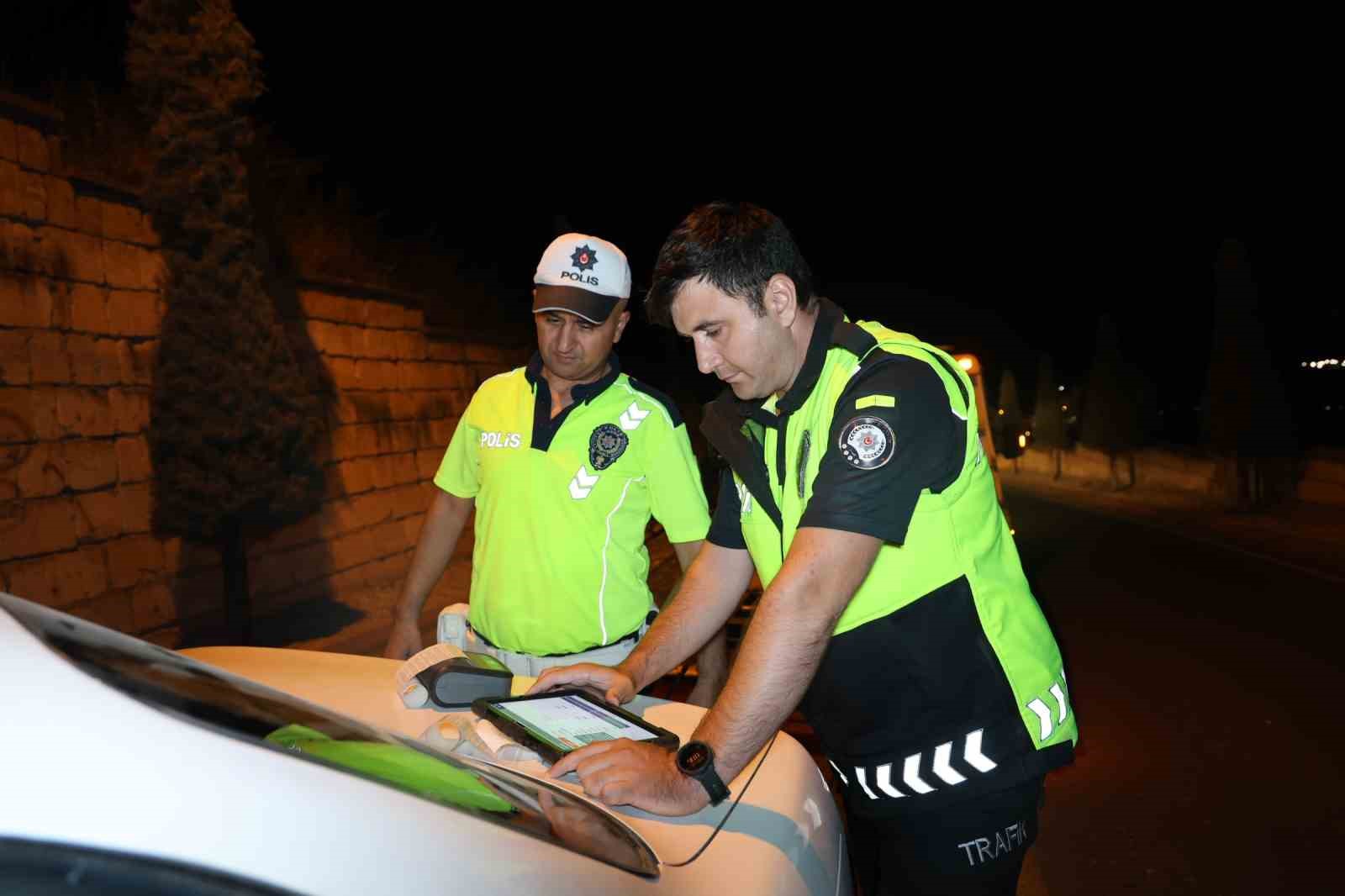 Nevşehir’de iki araca çarpıp kaçan sürücü polise ecel teri döktürdü