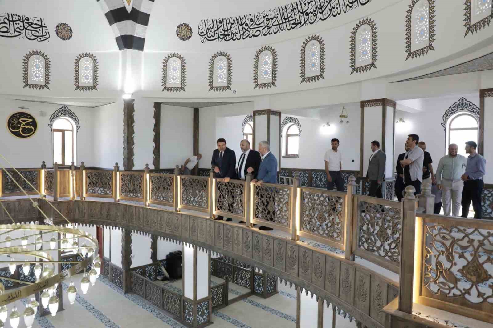 Vali Musa Işın, Dini İhtisas Merkezi Camii inşaatında incelemelerde bulundu