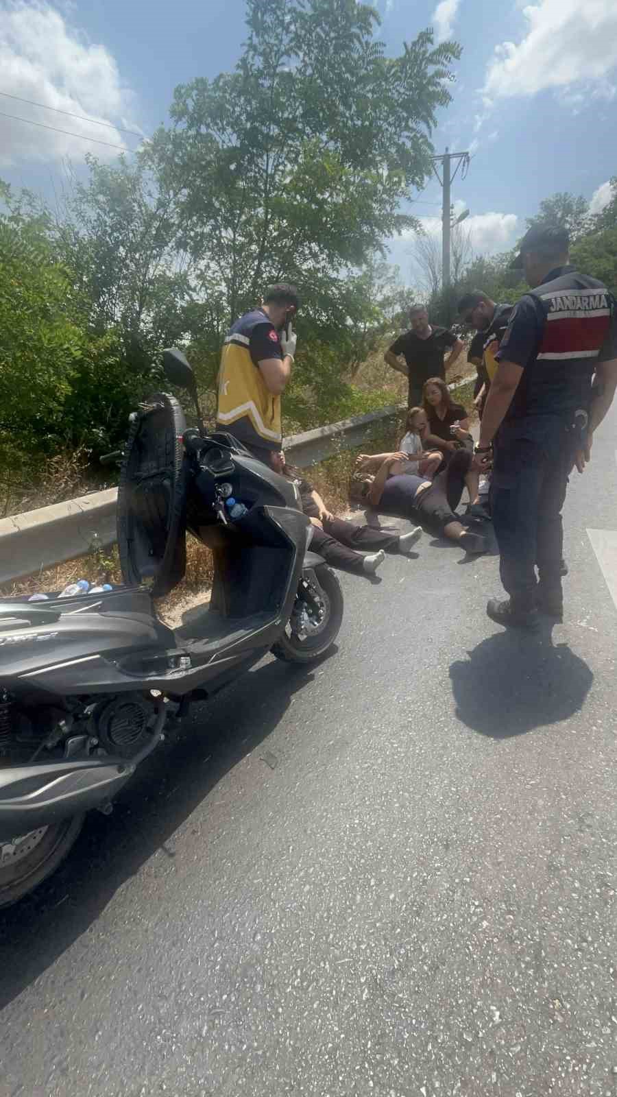 Tekirdağ’da devrilen motosikletteki 3 kişi yaralandı