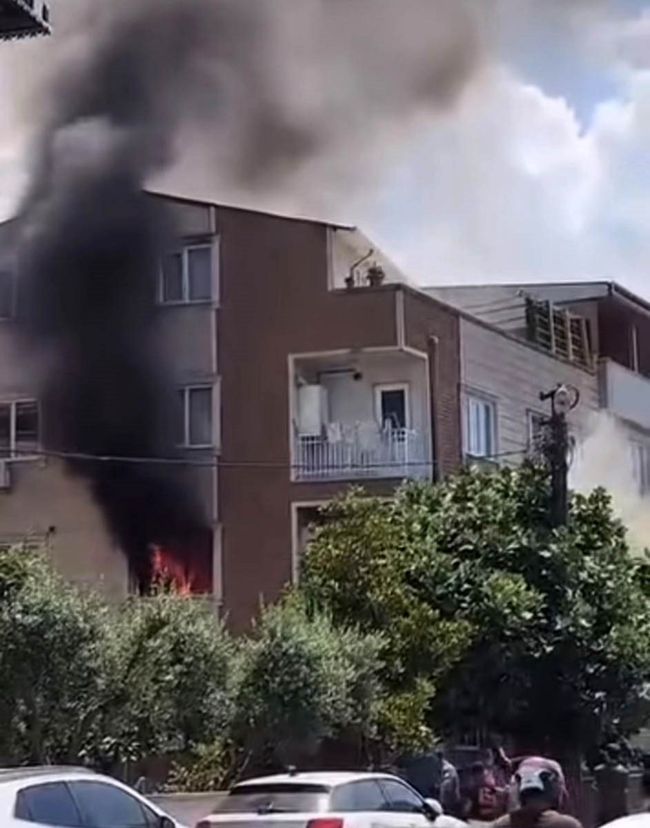 Bursa’da ev alevlere teslim oldu
