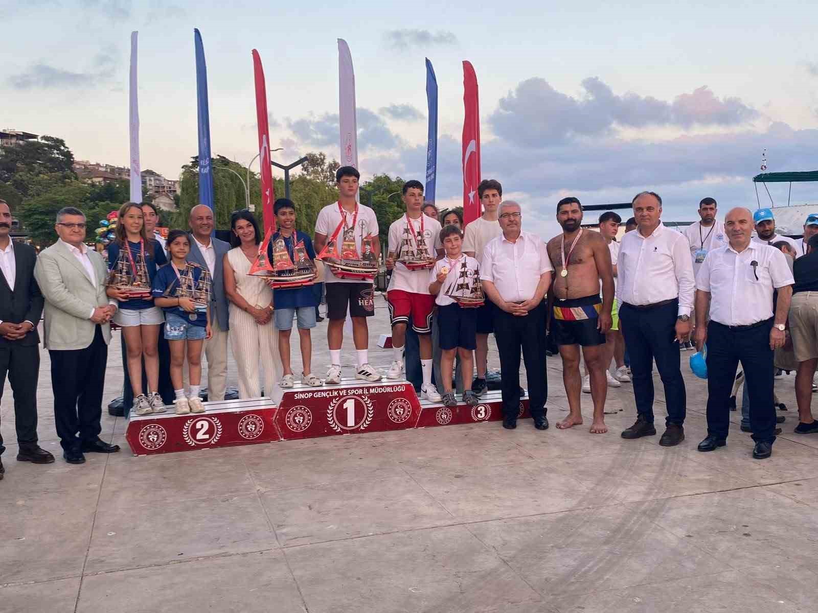 Sinop’ta Kabotaj Bayramı coşkusu: Yağlı direğin şampiyonu yine değişmedi