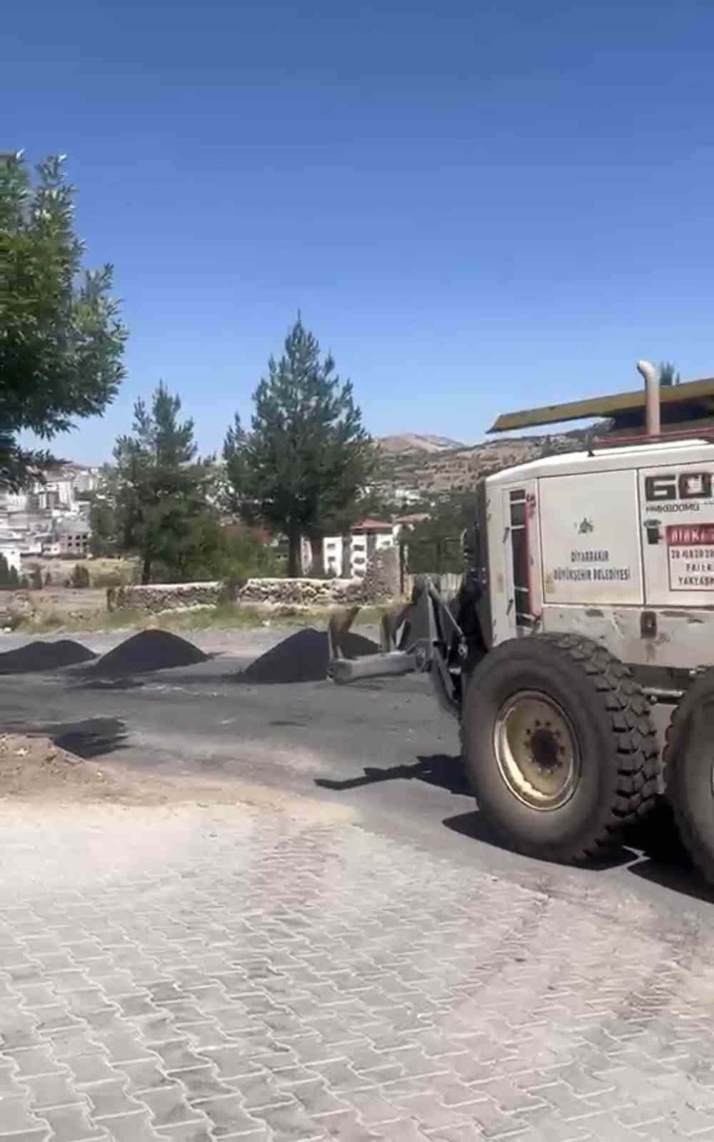 Ağaç dikilerek protesto edilen yolun yapımına başlandı